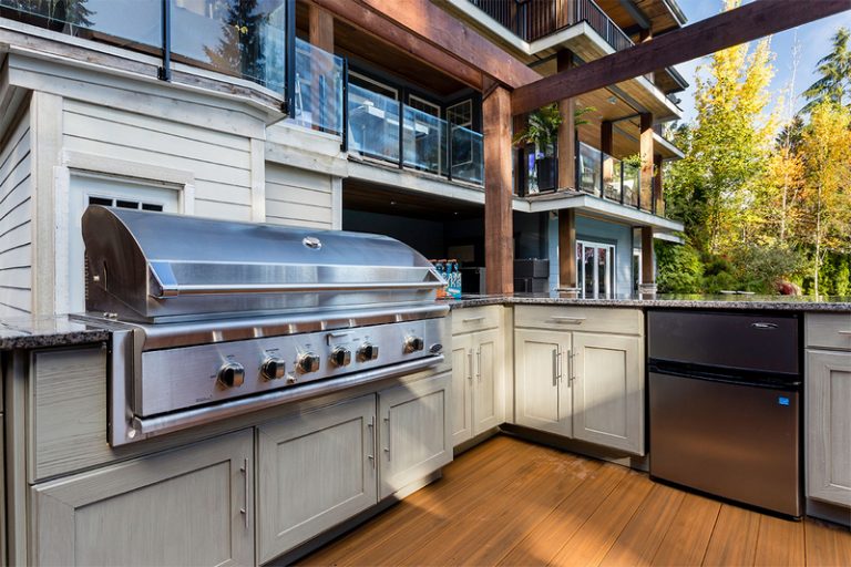 outdoor kitchen